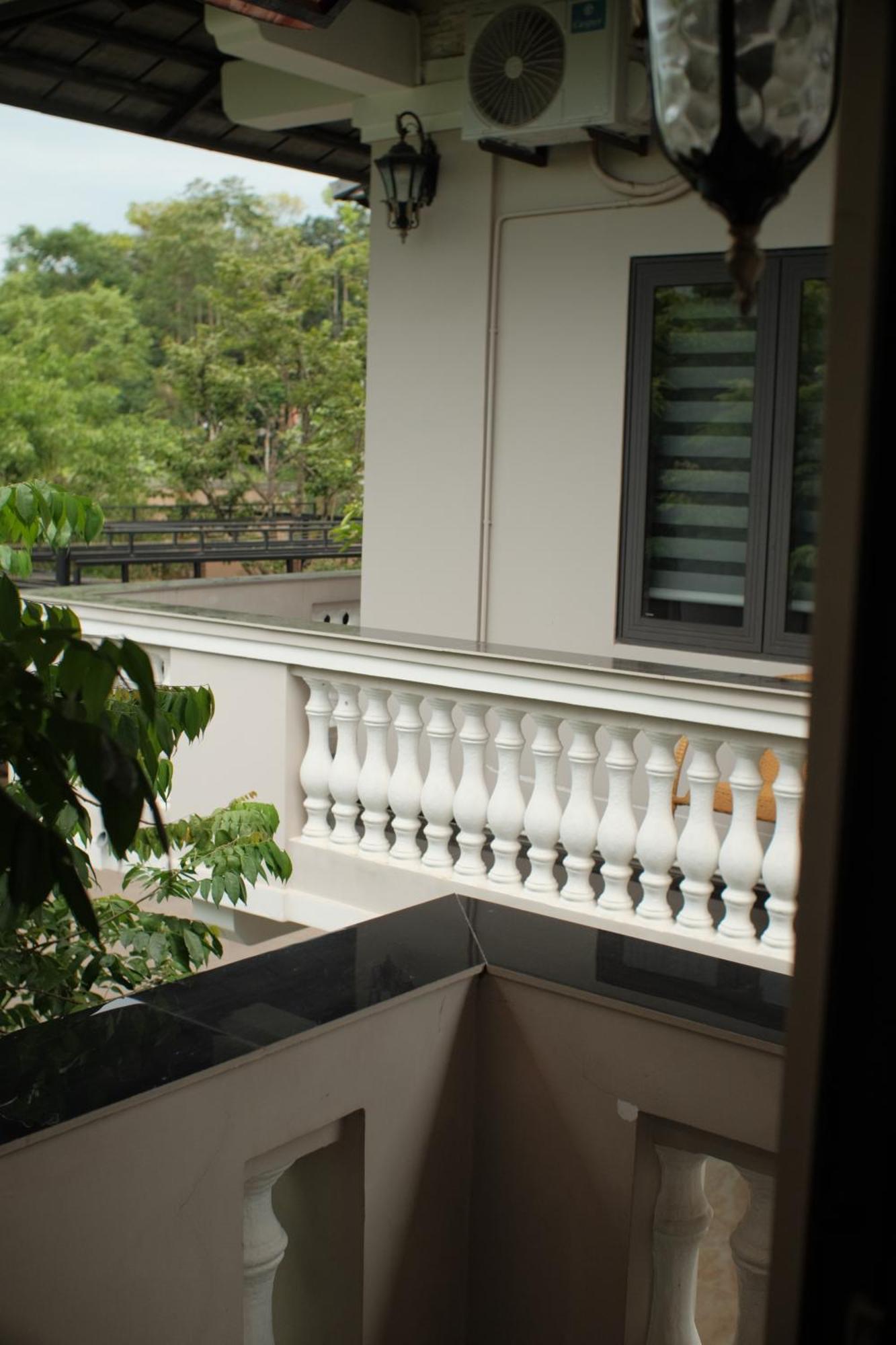 Iris Hill Villa Hue Bagian luar foto