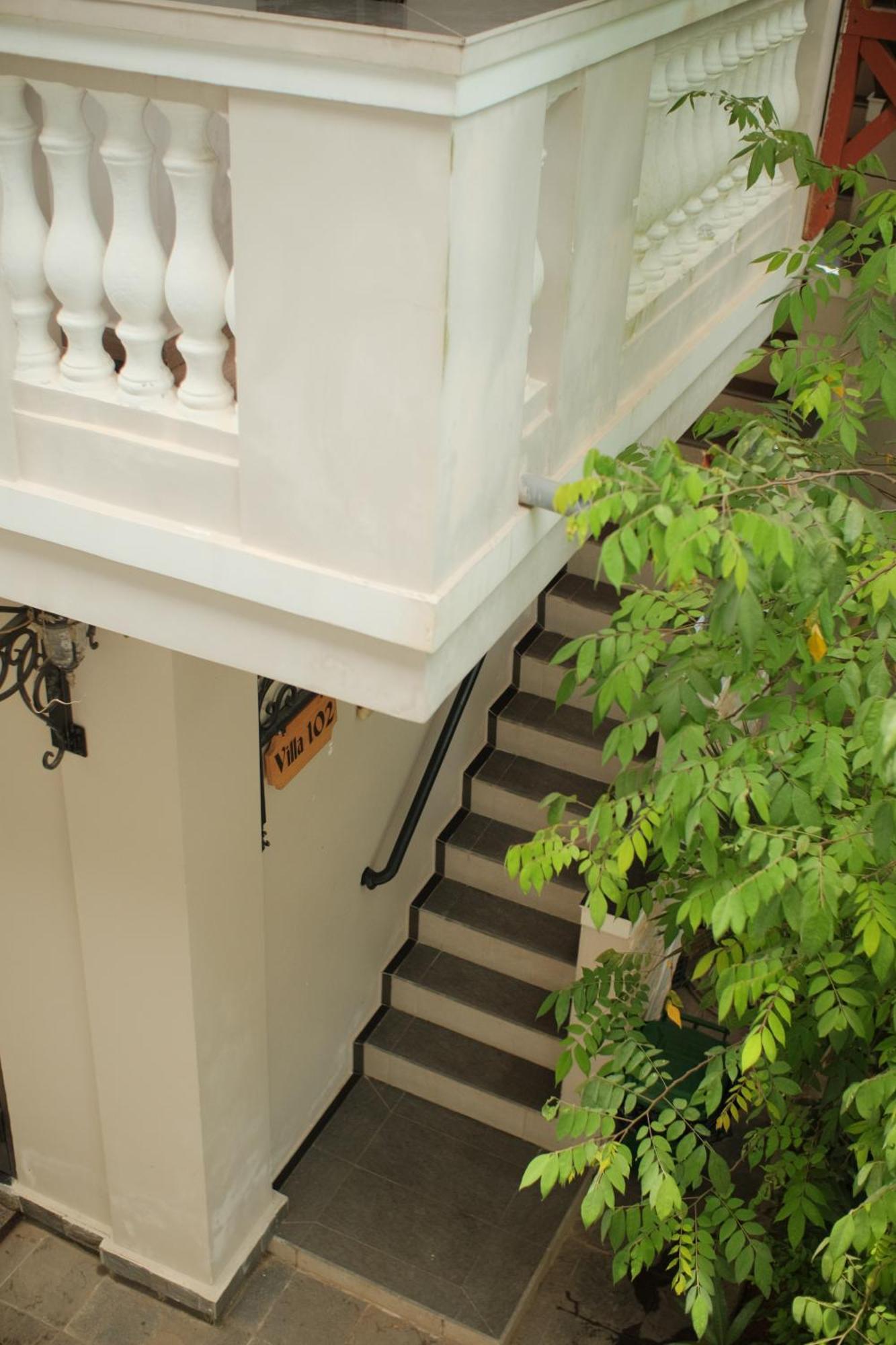 Iris Hill Villa Hue Bagian luar foto